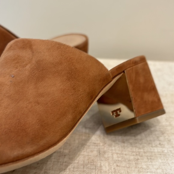 NWOT Tory Burch sandals - Picture 3 of 3